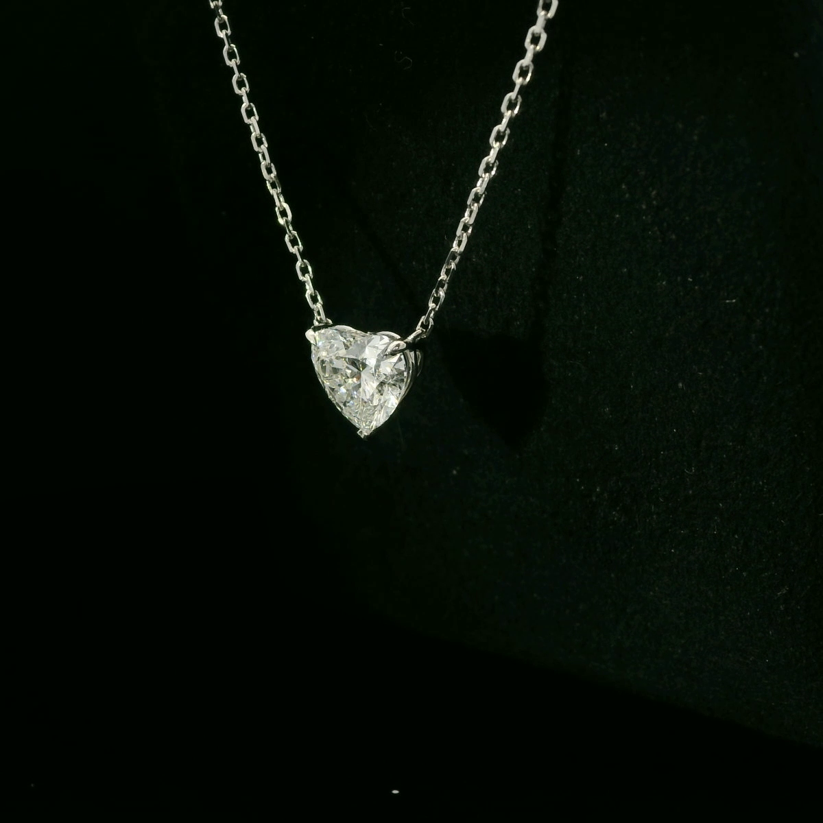 Heart 1.56ct D VVS2 - 8,500$ HKD