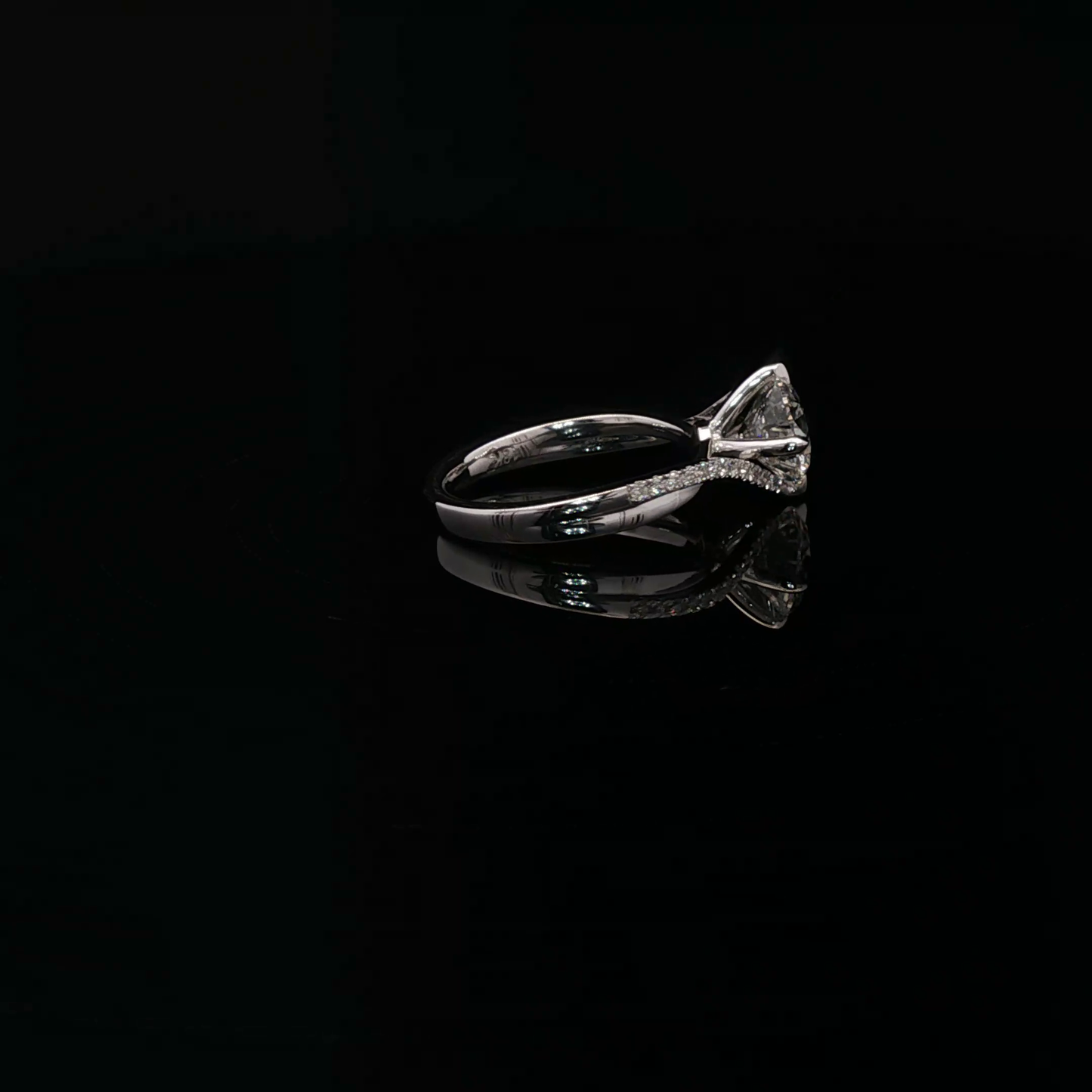 Round Brilliant Diamond White Gold Engagement Ring