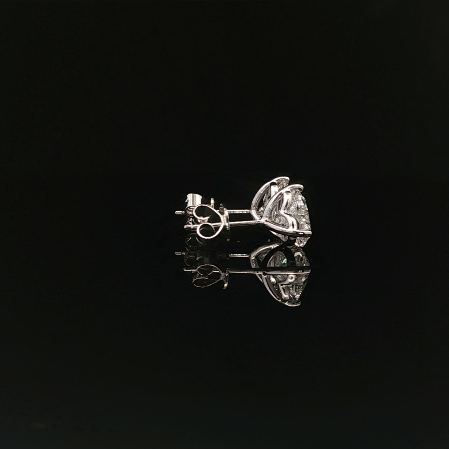 Heart 1.8ct Each - 11,500$ HKD