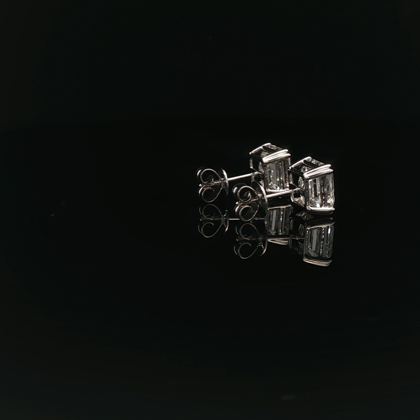 IGI Asscher cut 3.01ct Each D VVS2 Each - 26,500$ HKD