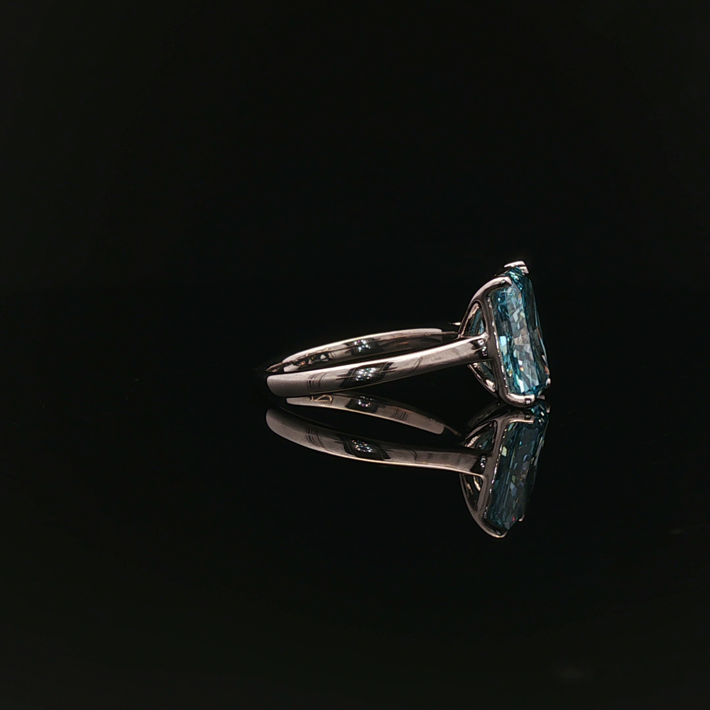 IGI Pear 2.56ct D VVS2 + Radiant 4.02ct Fancy Vivid Blue VS1 PT950
