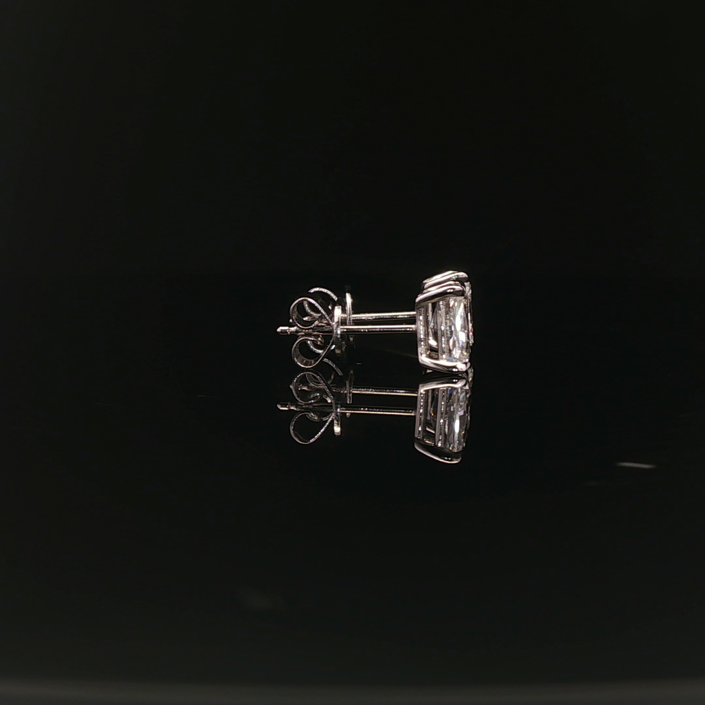IGI Radiant 1ct Each - 8,500$ HKD