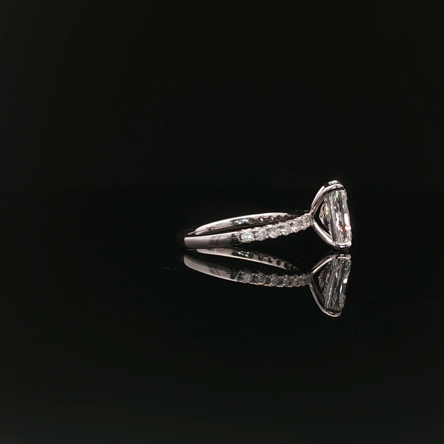 IGI Radiant 2.06ct D VVS2 18K/W