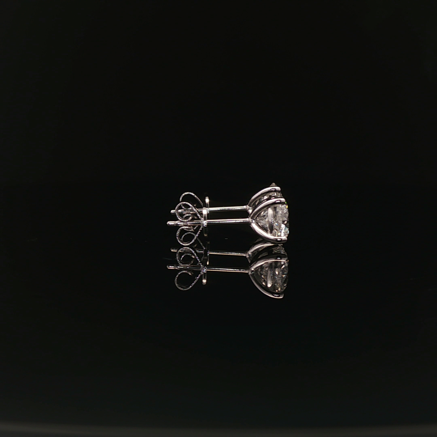 Round 1.5ct D VVS - 10,500$ HKD