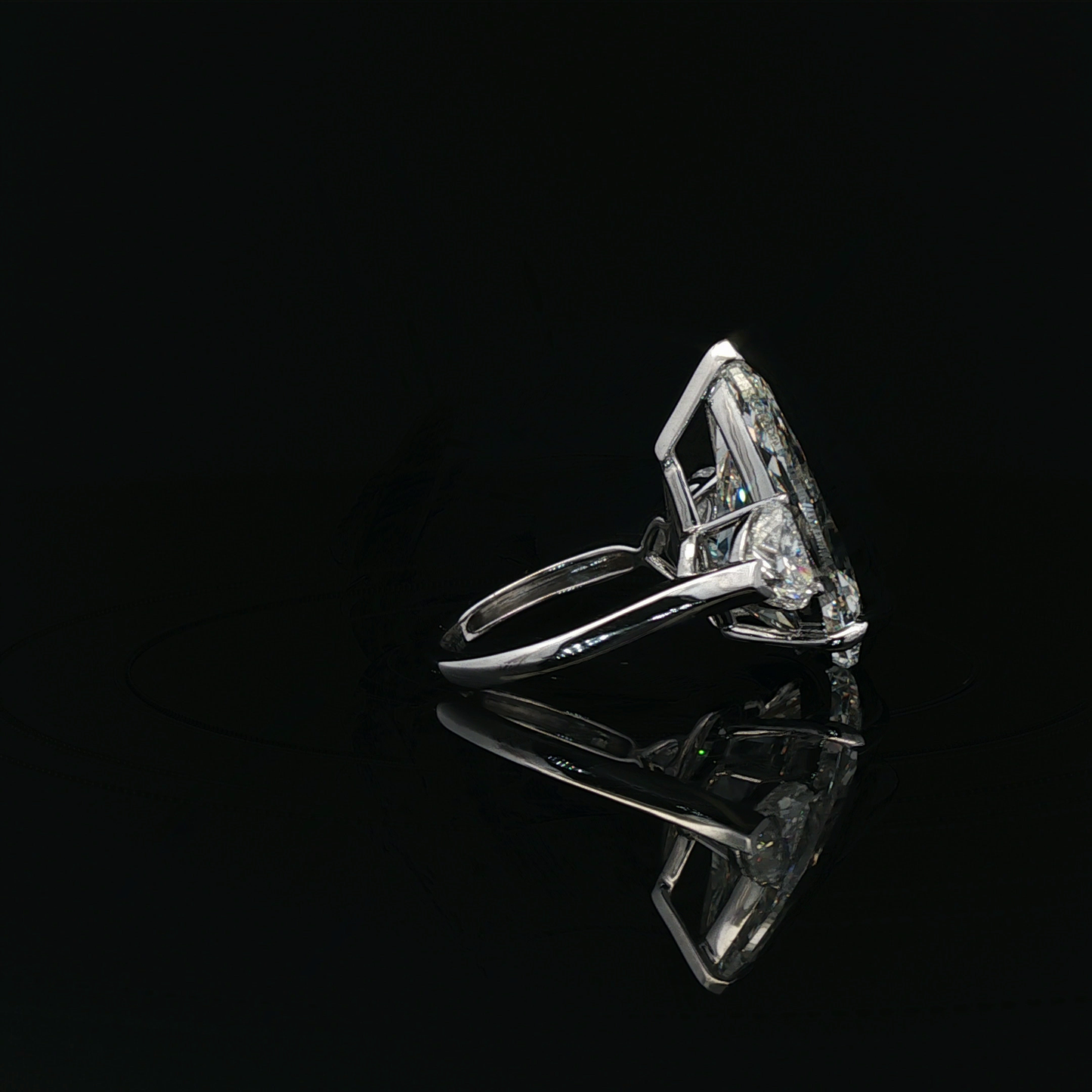 IGI Pear 10.05ct F VVS2 18K/W