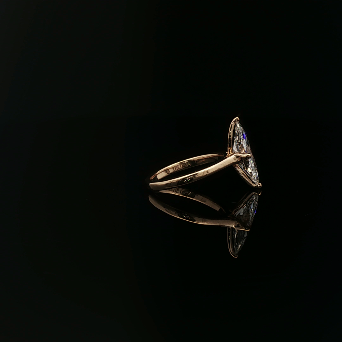 IGI Marquise 1.83ct D VVS2 18K/Y