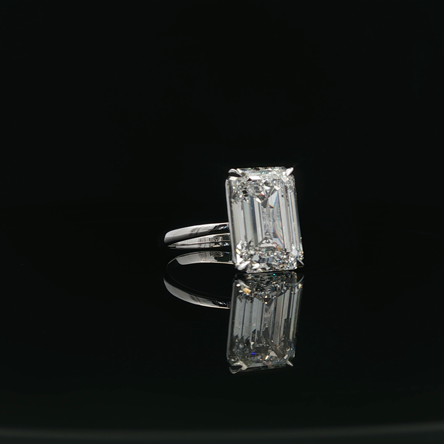 IGI Emerald 9.35ct E VVS2 18K/W