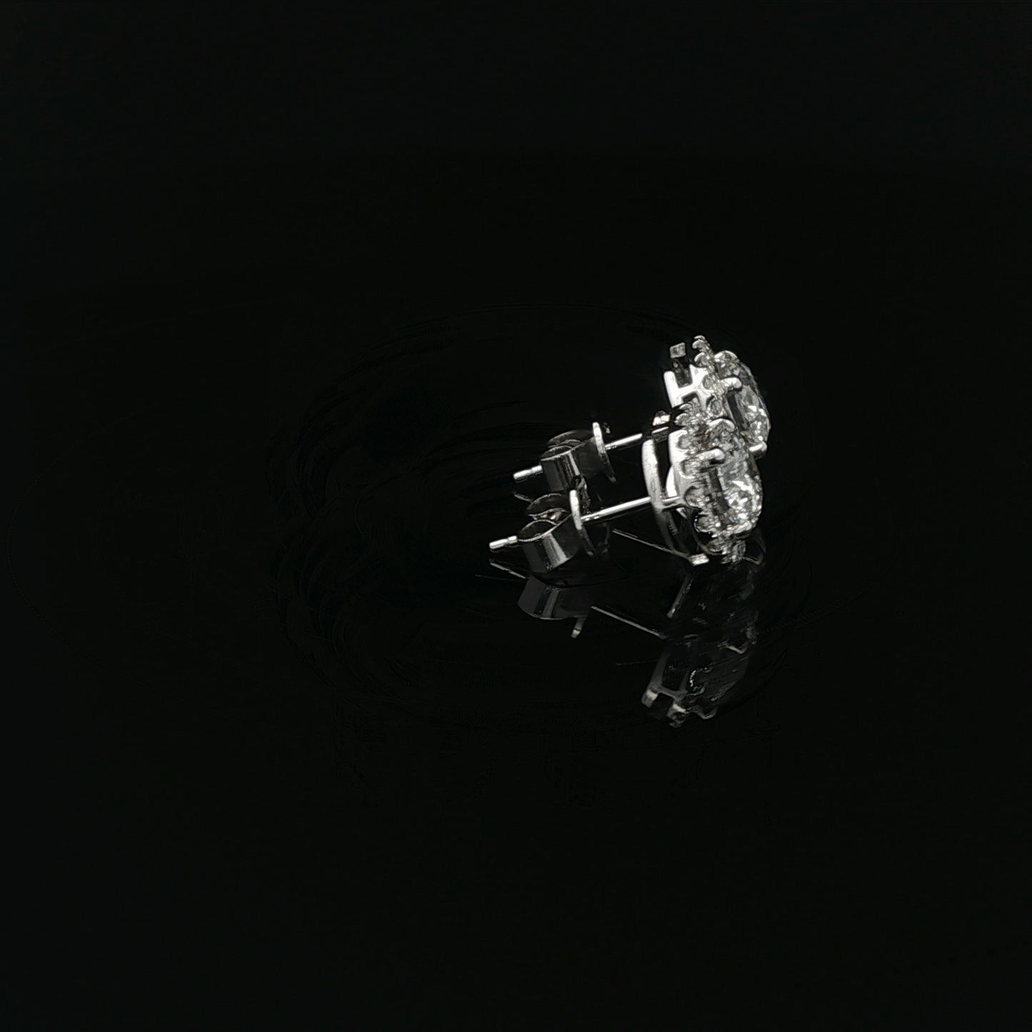 IGI Round Halo 1ct Each D VVS - 11,900$ HKD