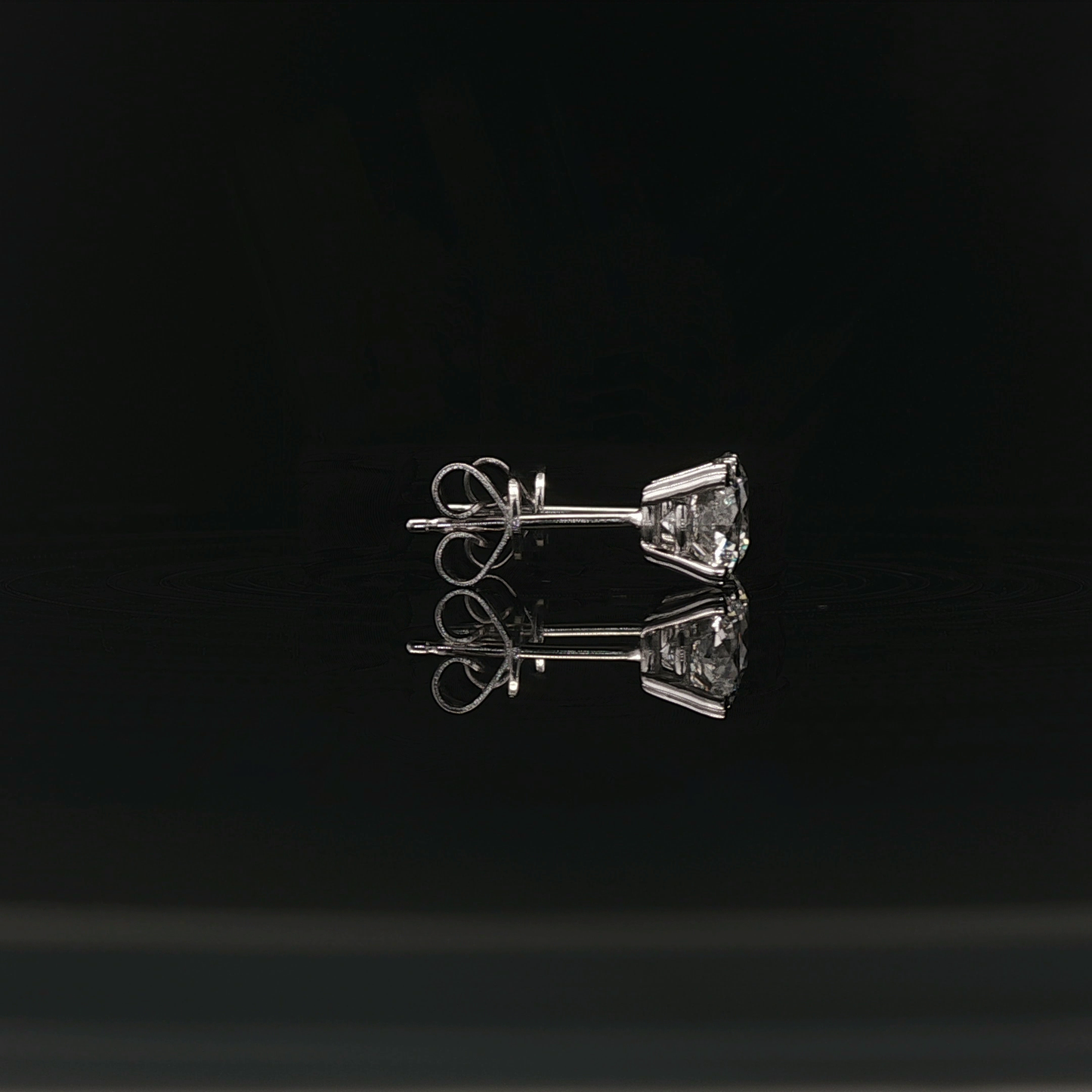 IGI Round 1ct Each Heart Prong D VVS - 8,500$ HKD