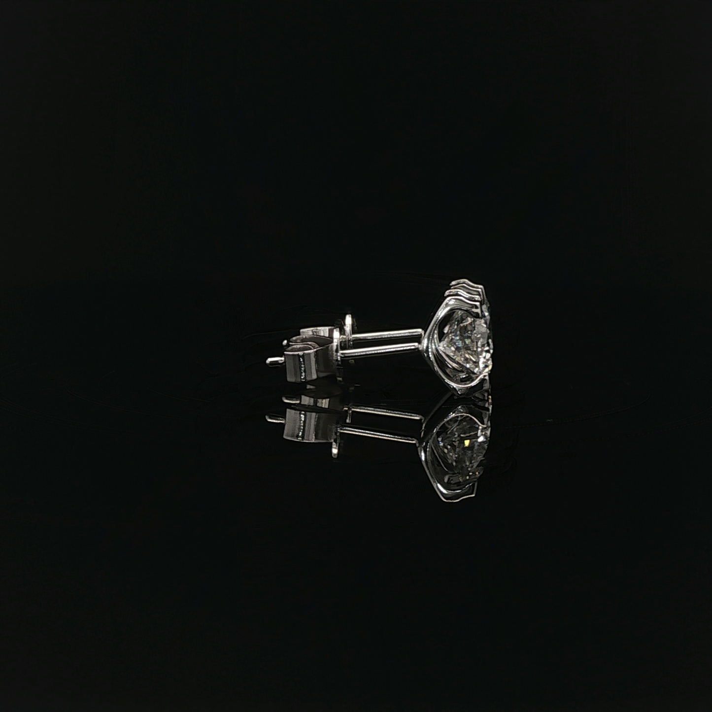 IGI Round 1ct Each Bull Head D VVS - 8,900$ HKD