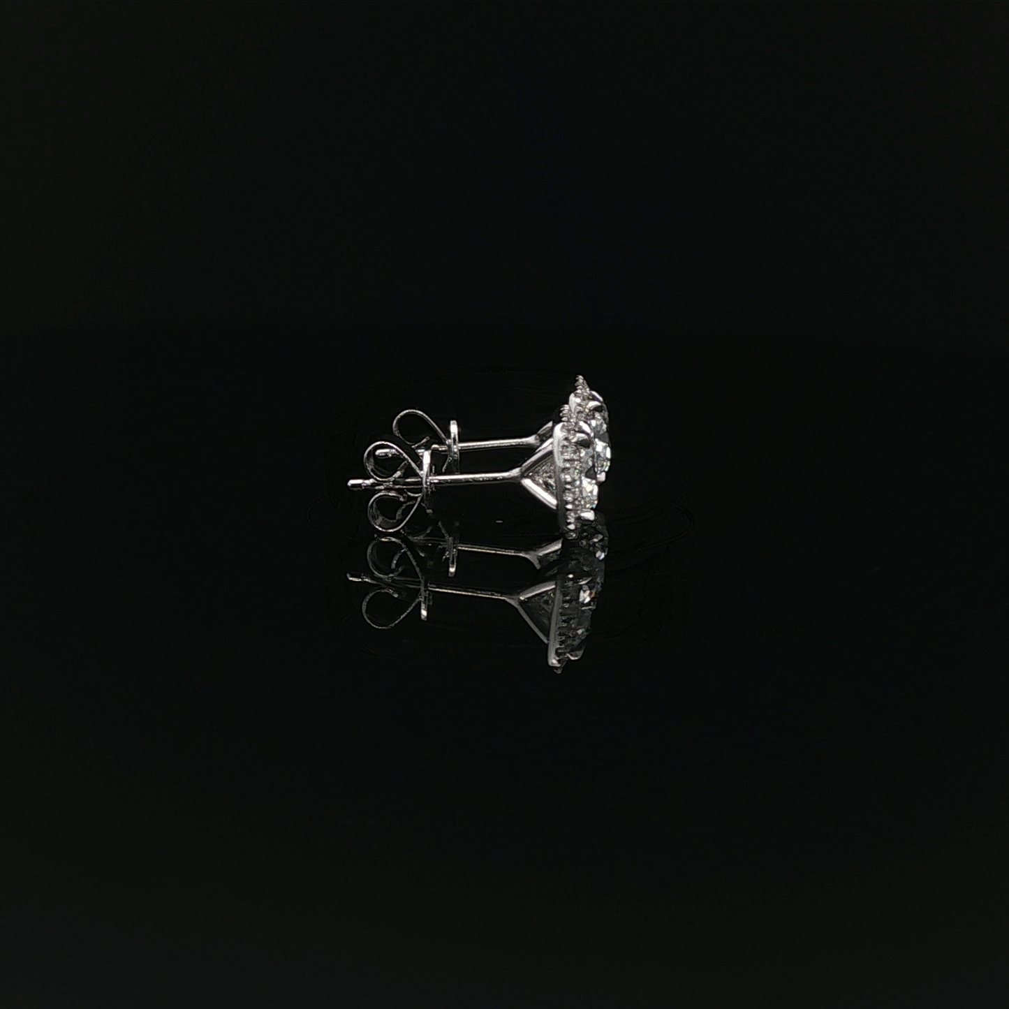 IGI Sq Cushion 1.05ct each D VS - 11,900$ HKD