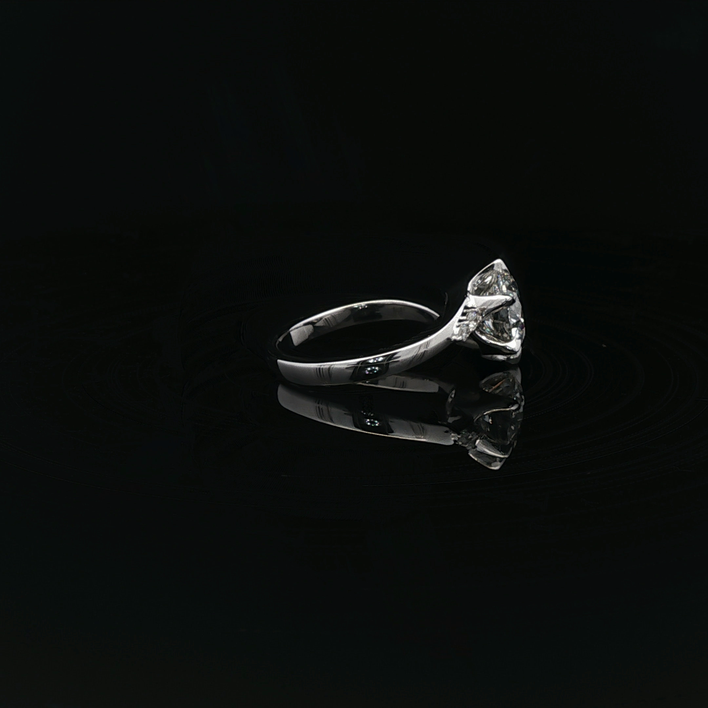 IGI Round 2.51ct D VVS2 - 15,900$ HKD