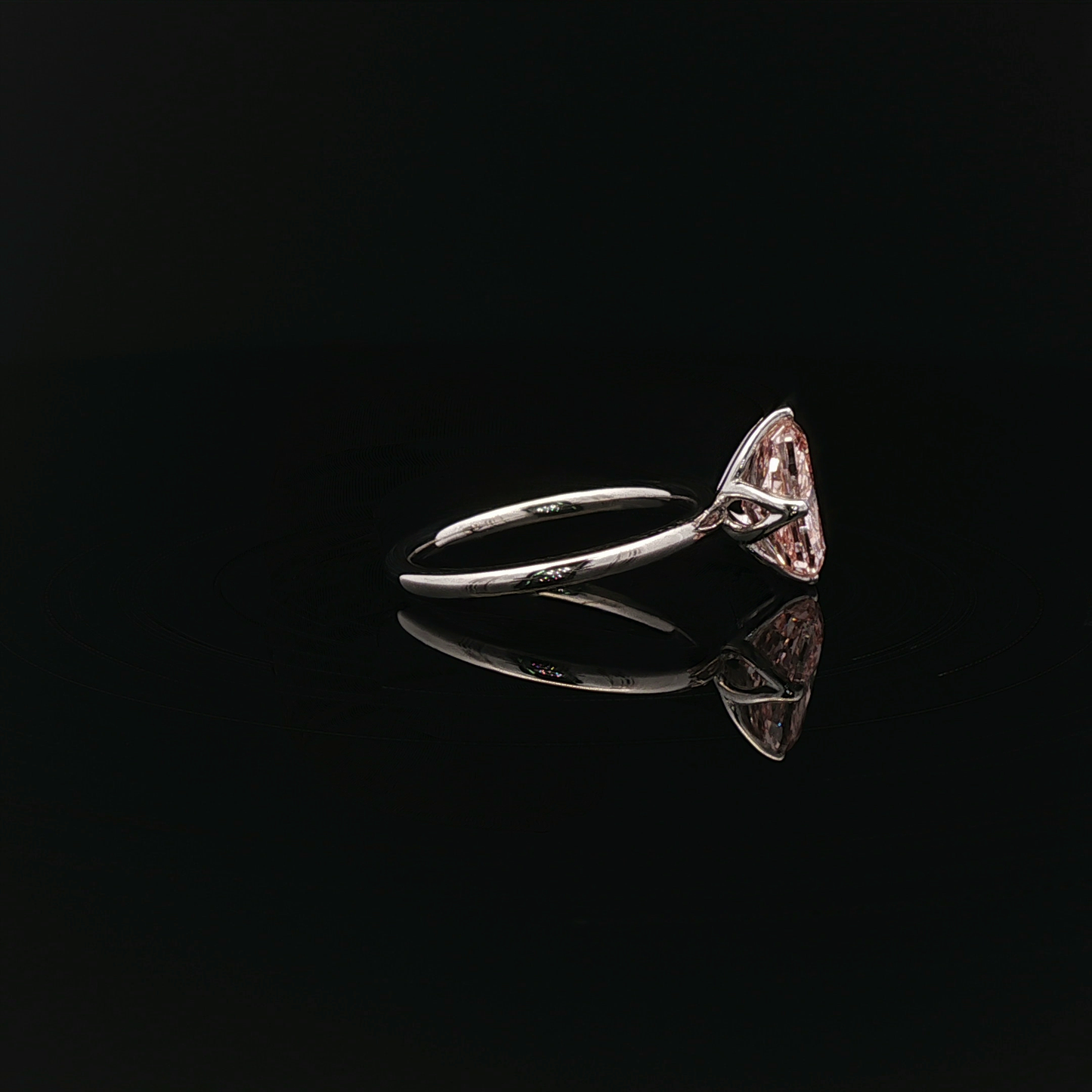 IGI Cushion 2.42ct Fancy Vivid Pink VS1 - 16,900$ HKD