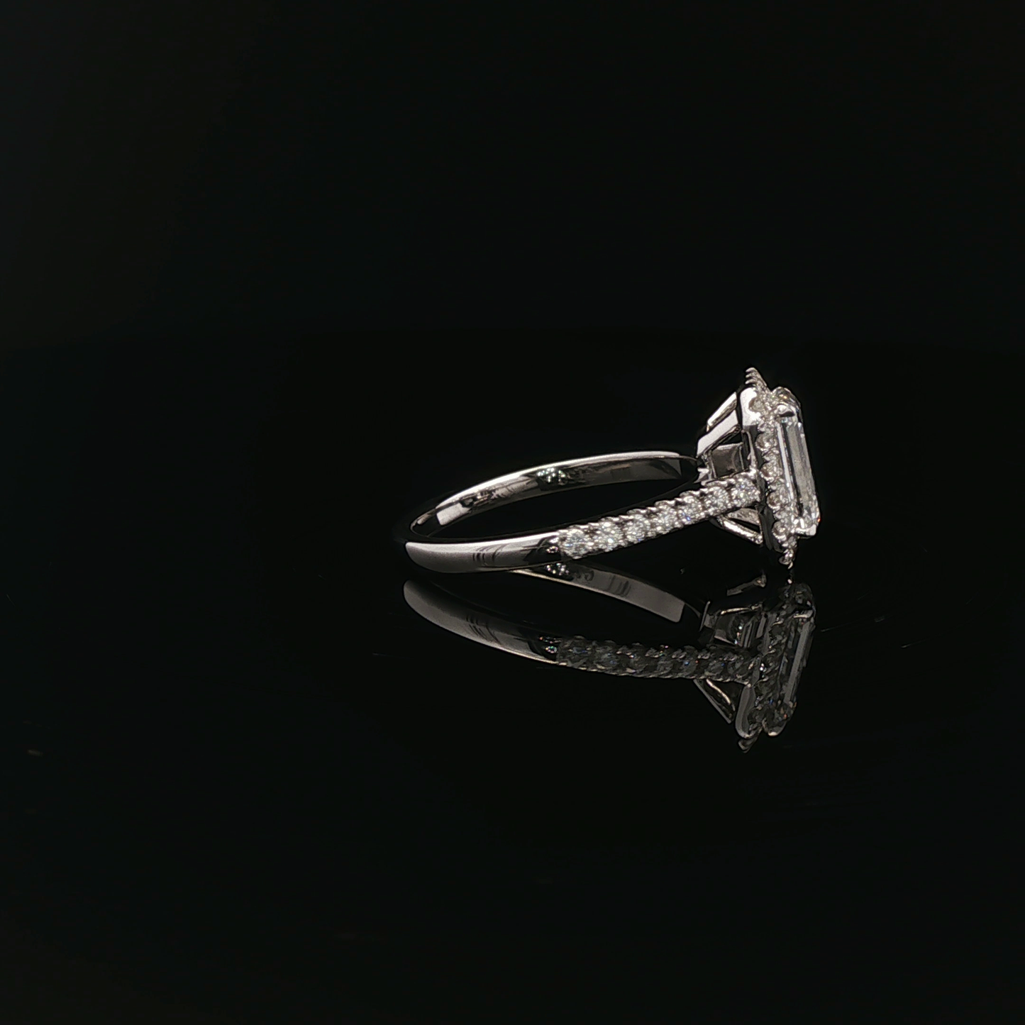IGI Emerald 2.10ct D VVS2 - 13,500$ HKD