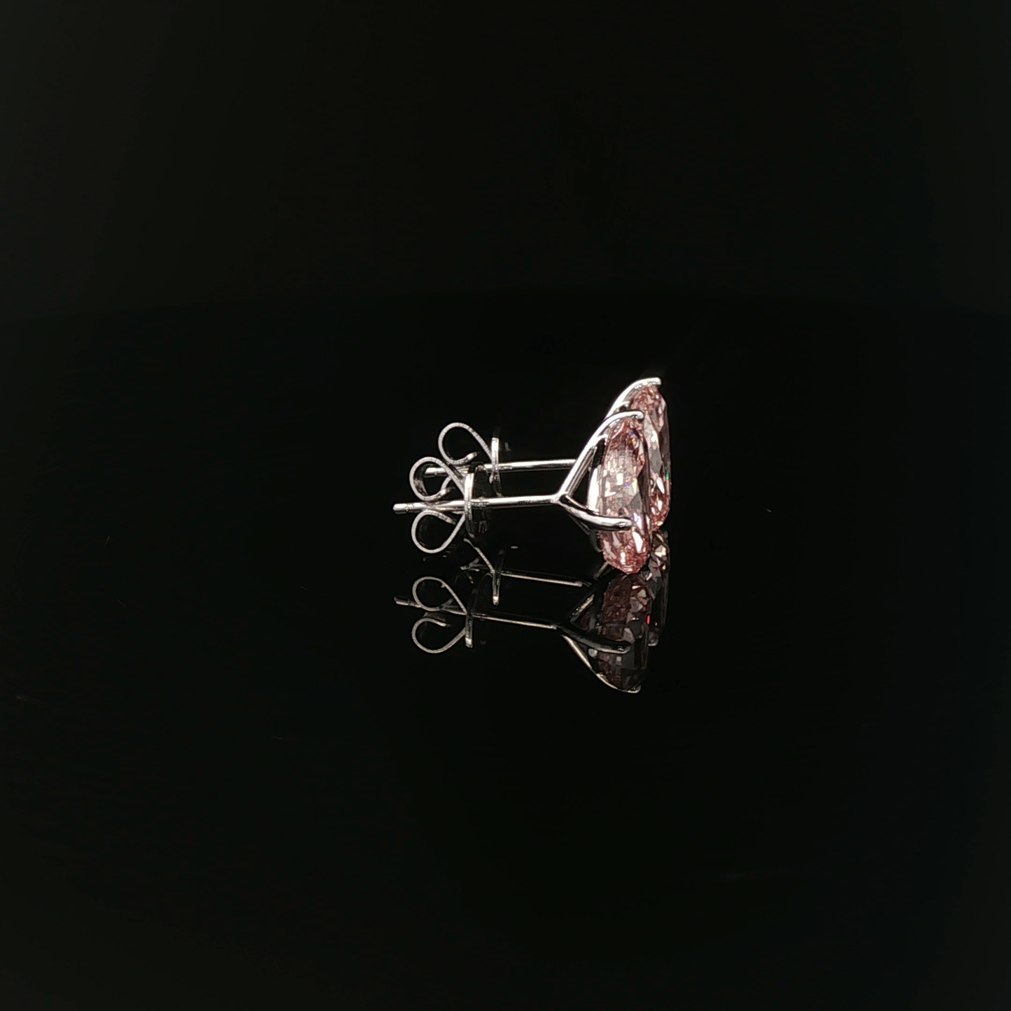 IGI Pear 2ct Fancy Vivid Pink VVS - 17,900$ HKD
