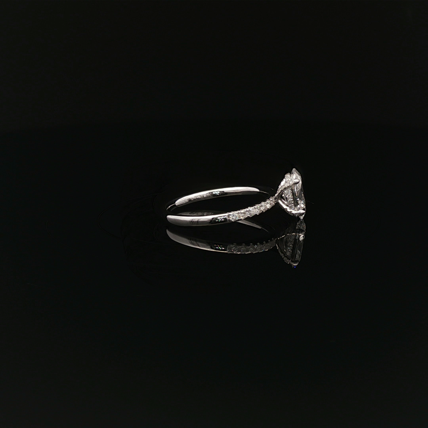 IGI Oval 1.00ct D VVS2 18kw