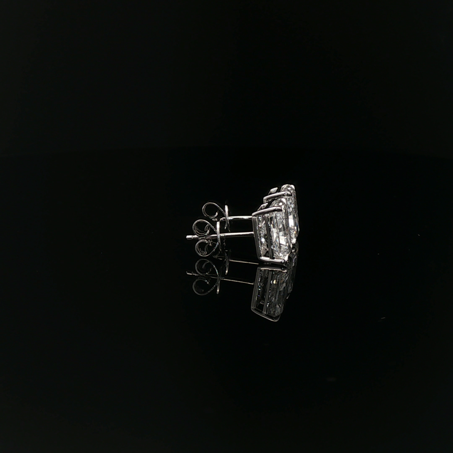 IGI Radiant 2.04ct D VS1 Each - 16,900$ HKD