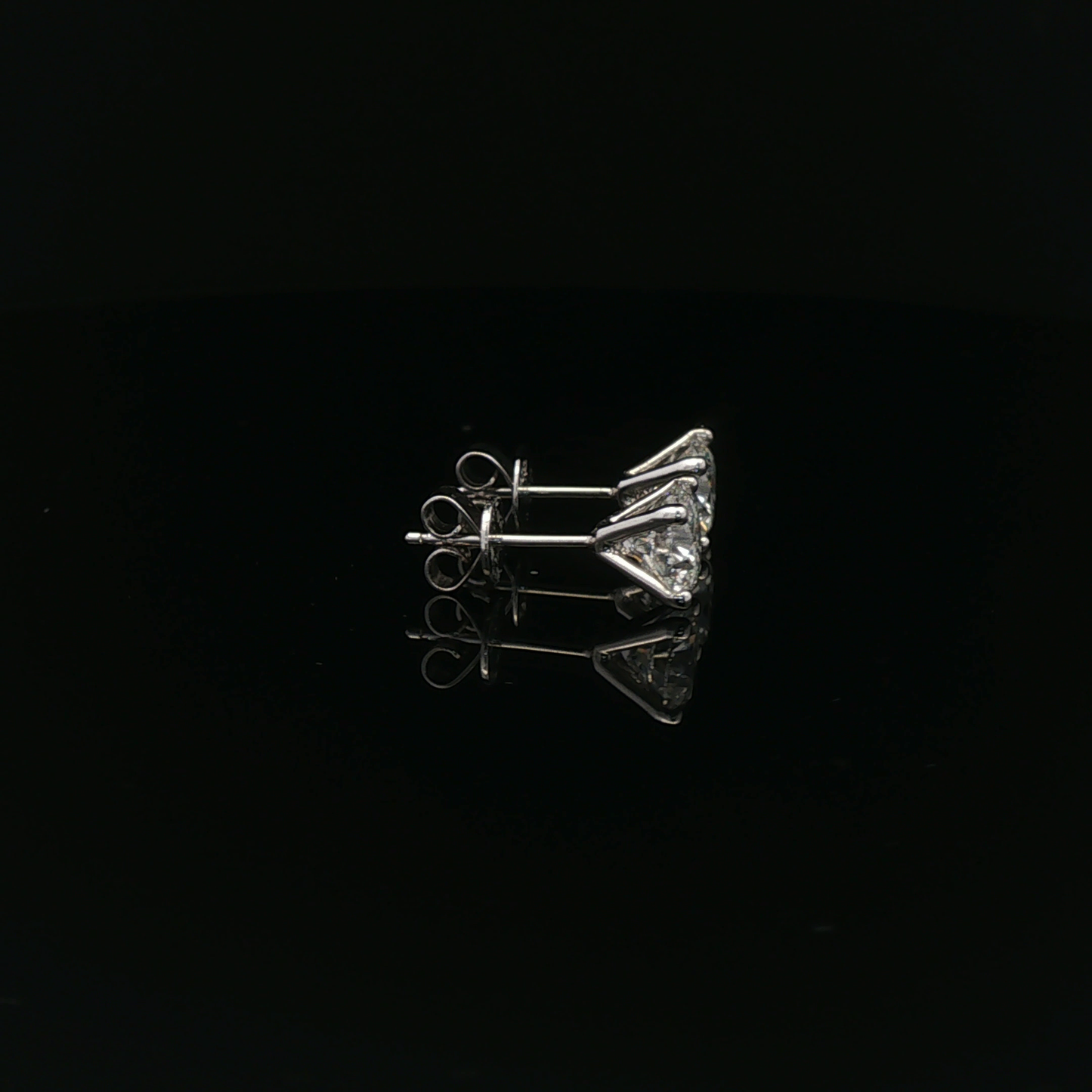 IGI Round 1.5ct D VVS Each - 10,500$ HKD