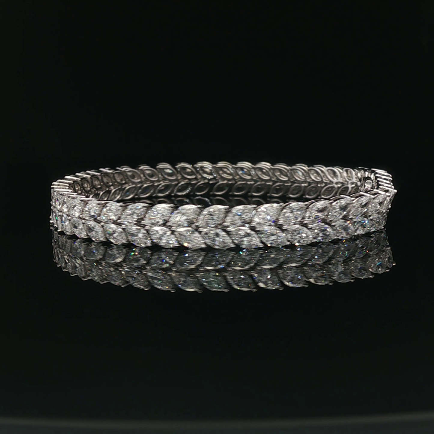 Marquise 0.10ct Each - 29,900$ HKD