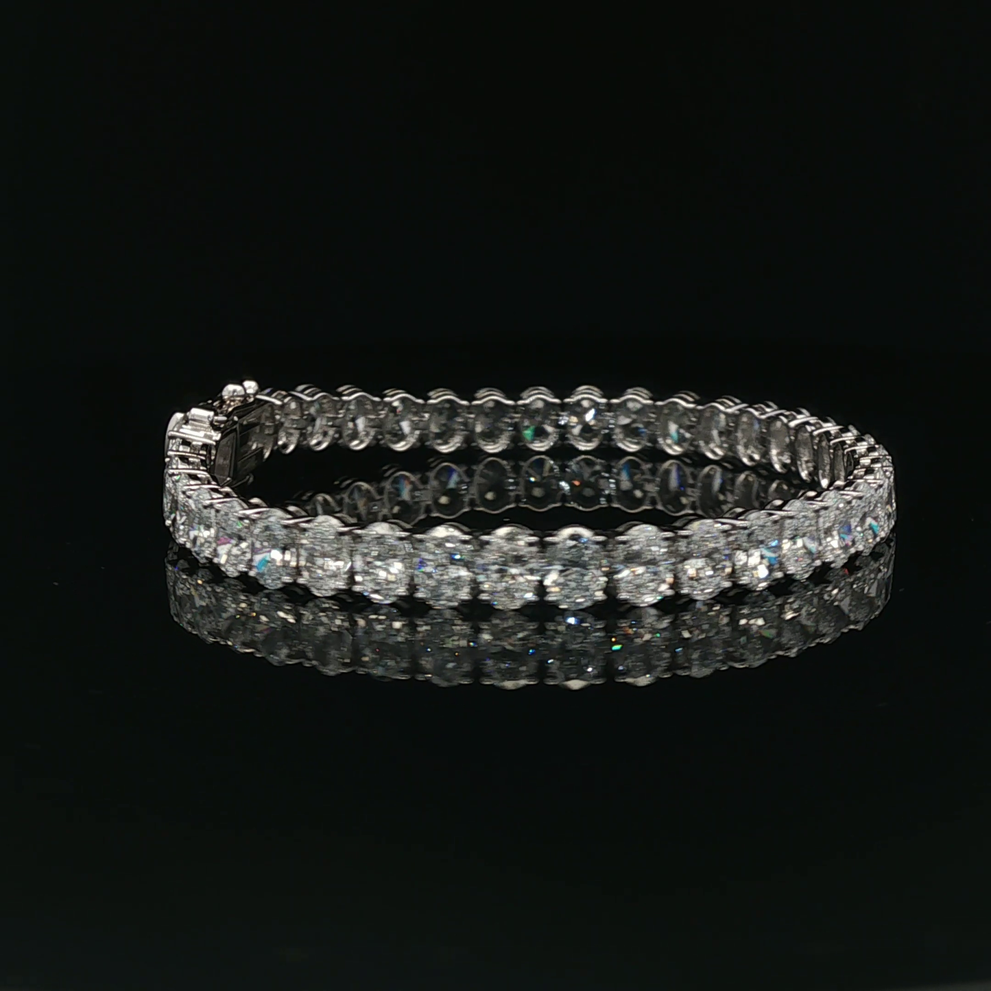 Oval 0.30ct Each - 27,900$ HKD