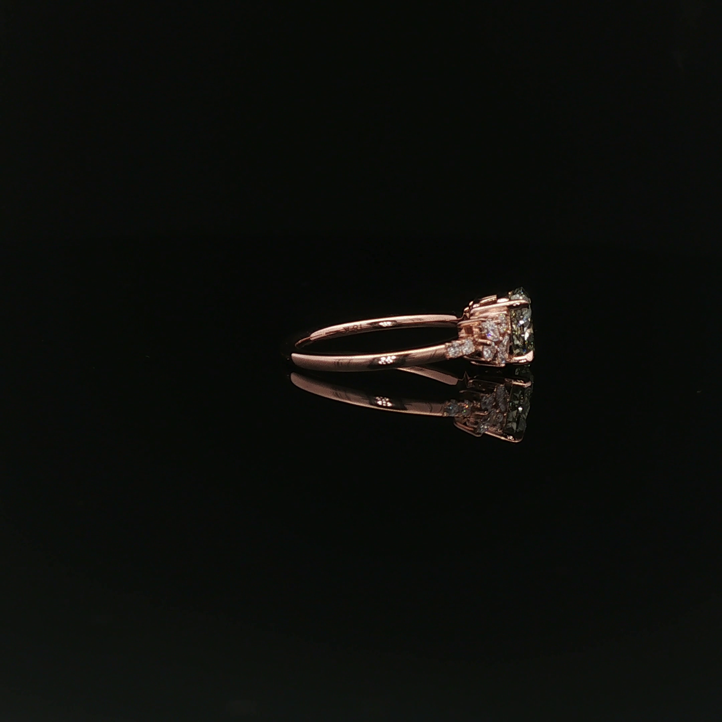IGI Oval 1.08ct Fancy Vivid Green VS1 - 12,900$ HKD