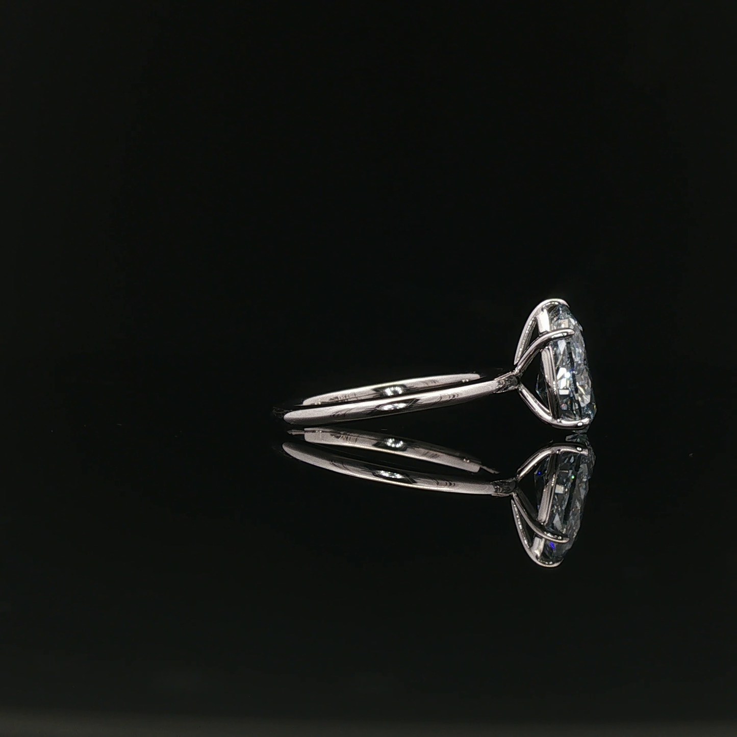 IGI PEAR 2.09ct Fancy Light Blue VVS2 18k/W