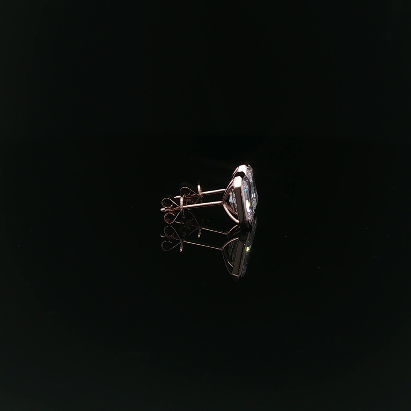 IGI Radiant 1.5ct Each D VVS - 10,500$ HKD