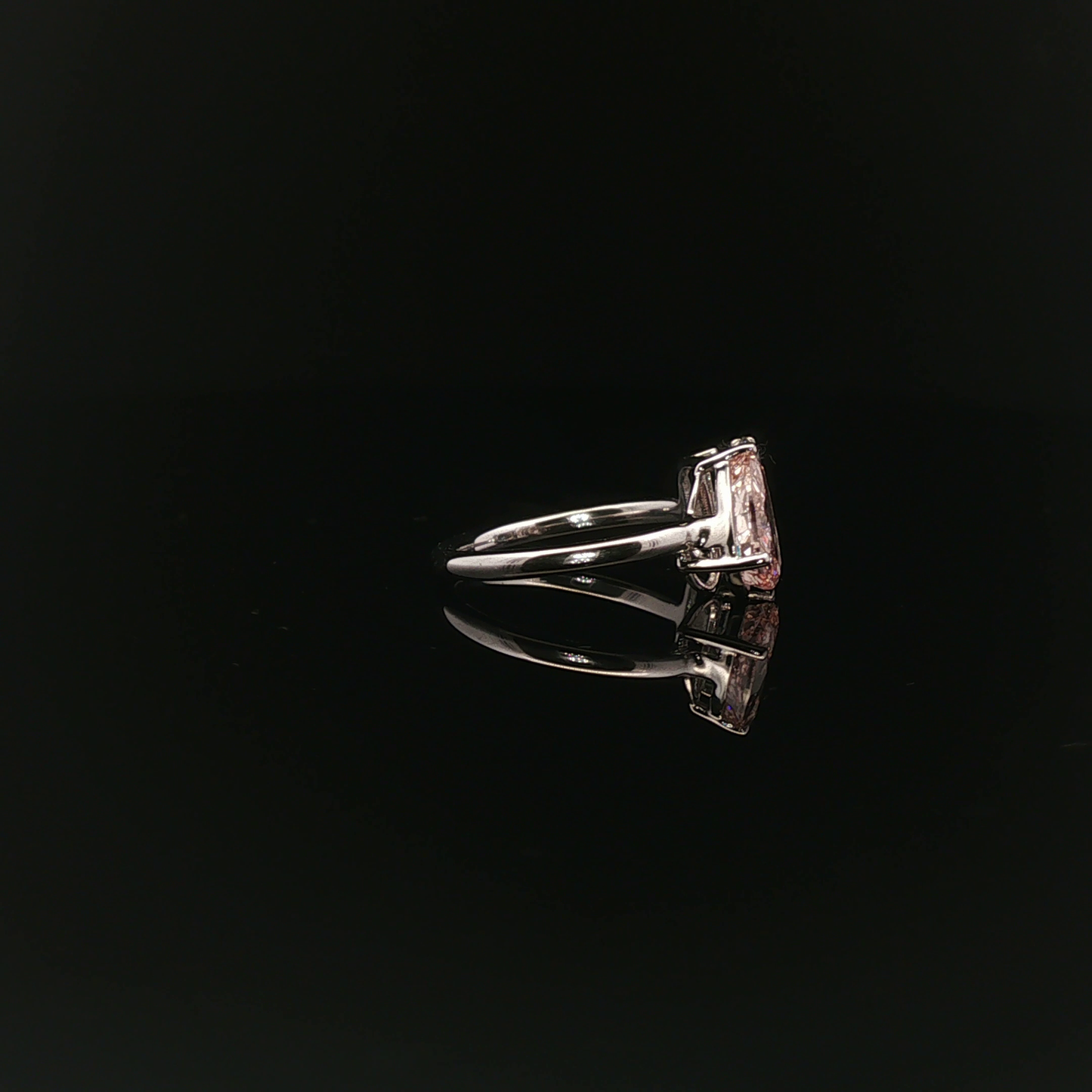 Toi et Moi Ring
PEAR 1.57ct Fancy Intense Pink + Radiant 1.71ct D - 19,900$ HKD