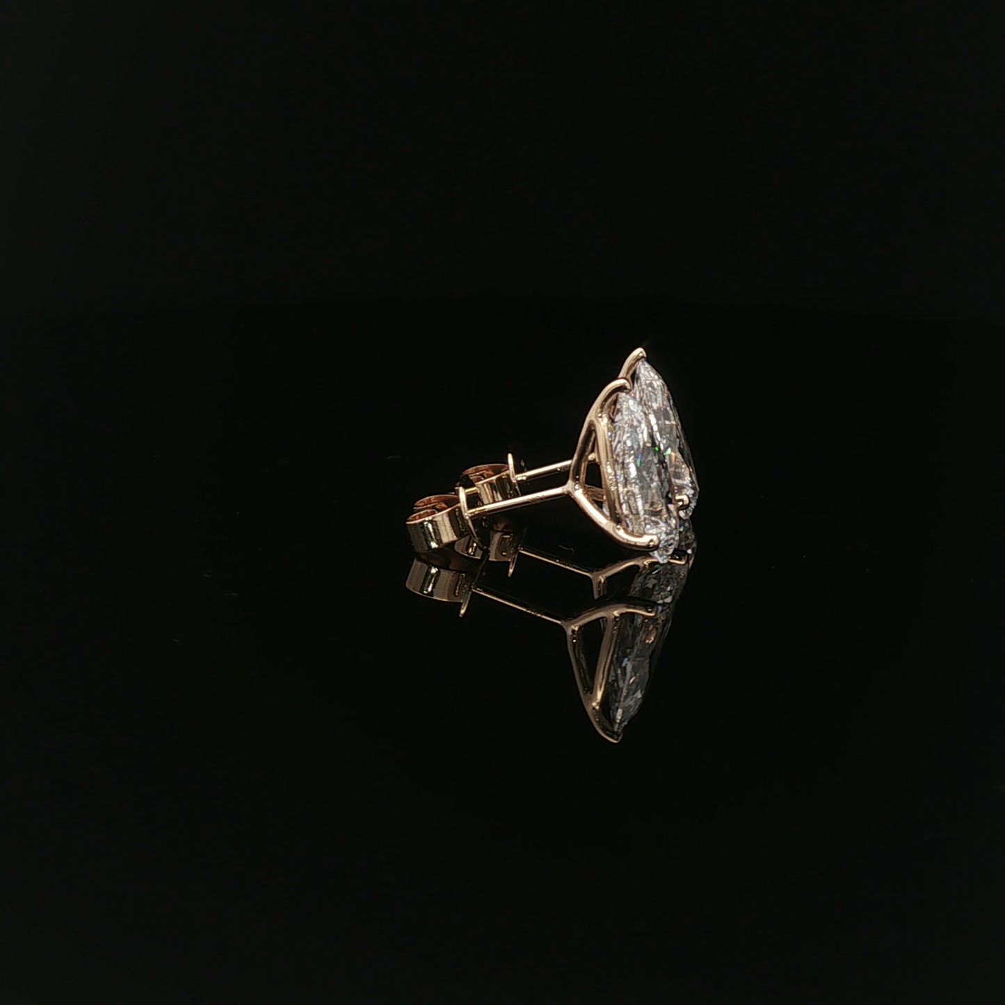 IGI Pear 2ct Each D VVS - 16,500$ HKD