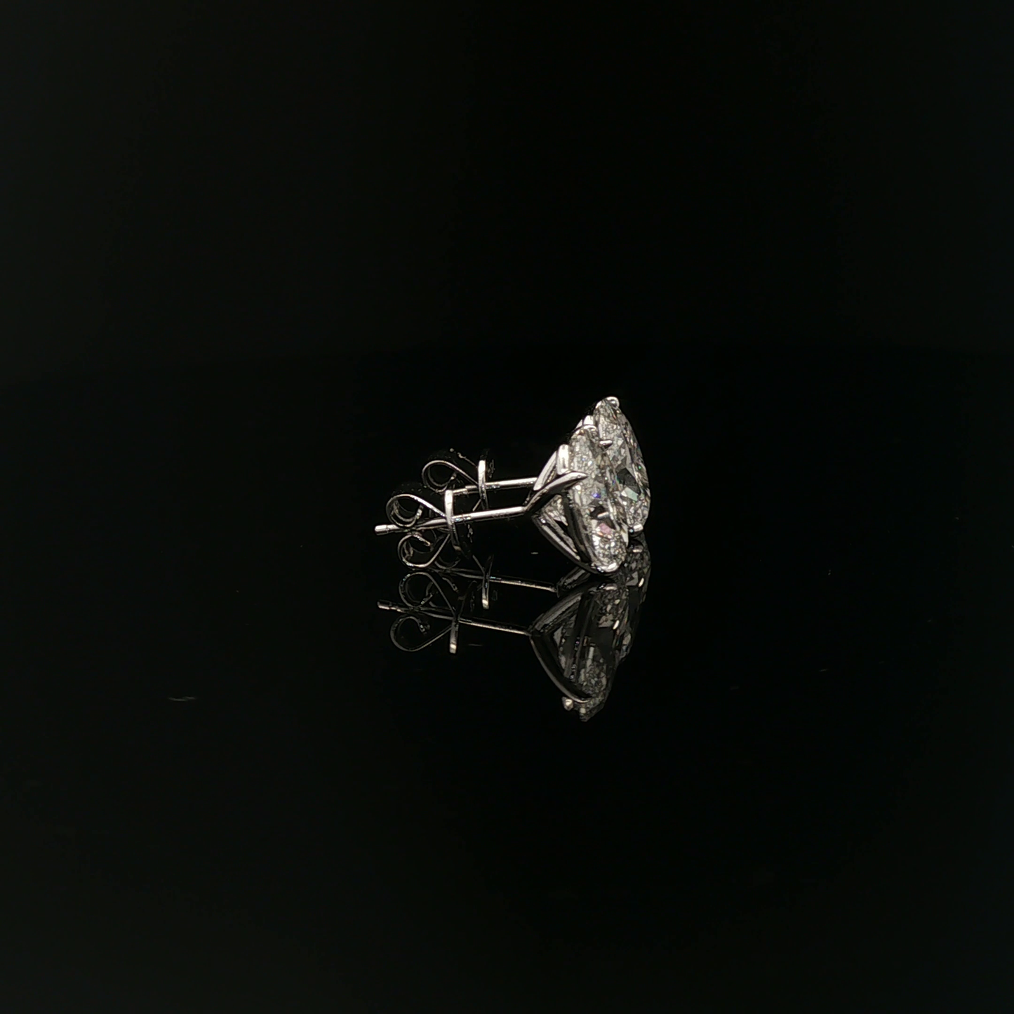 IGI Oval 2ct D VVS2 - 16,500$ HKD