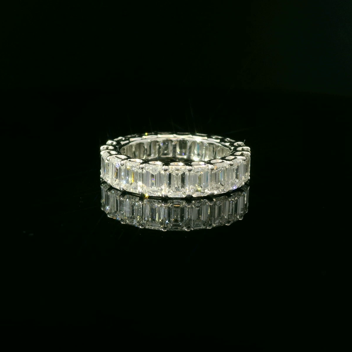 Emerald 0.30ct Each - 15,900$ HKD