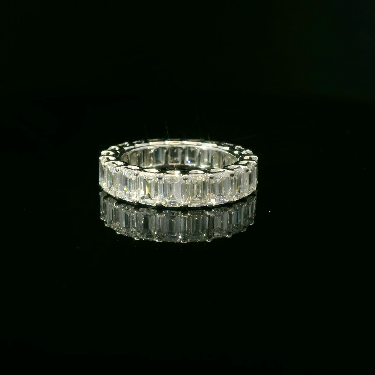 Emerald 0.30ct Each - 15,900$ HKD