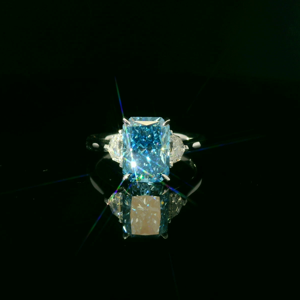 IGI RADIANT FANCY VIVID BLUE 3.14ct