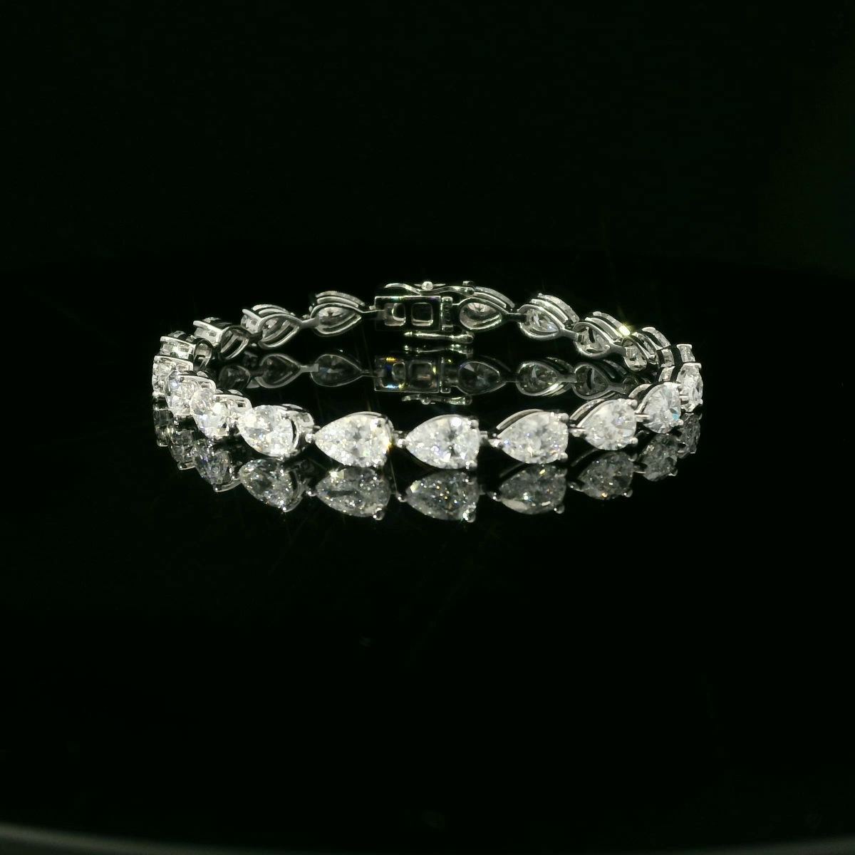 Pear 0.50ct Each - 28,900$ HKD