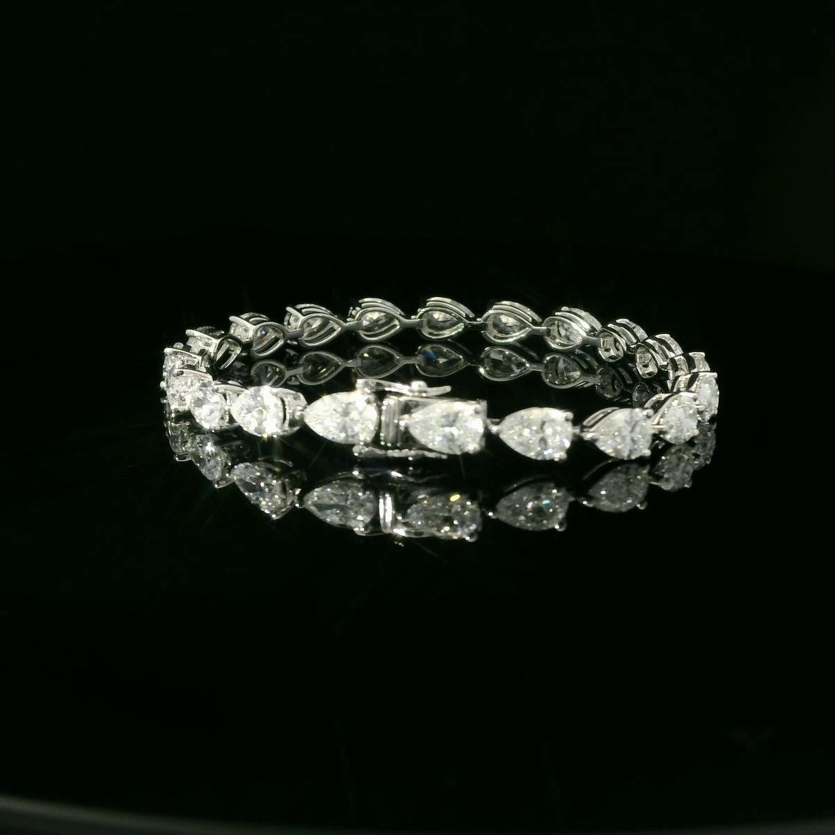 Pear 0.50ct Each - 28,900$ HKD