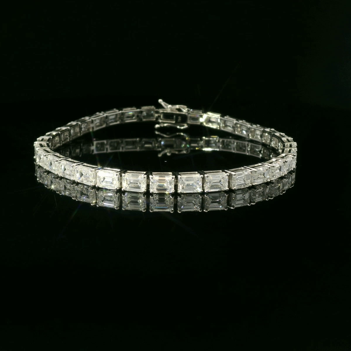 Emerald 0.30ct Each - 31,000$ HKD