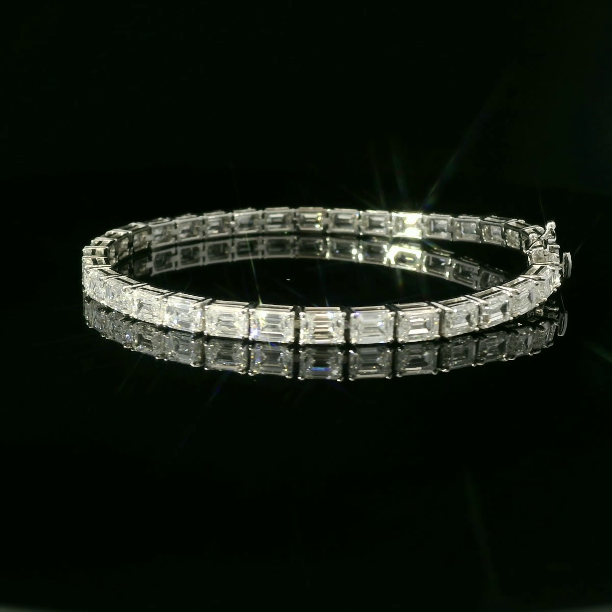 Emerald 0.30ct Each - 31,000$ HKD
