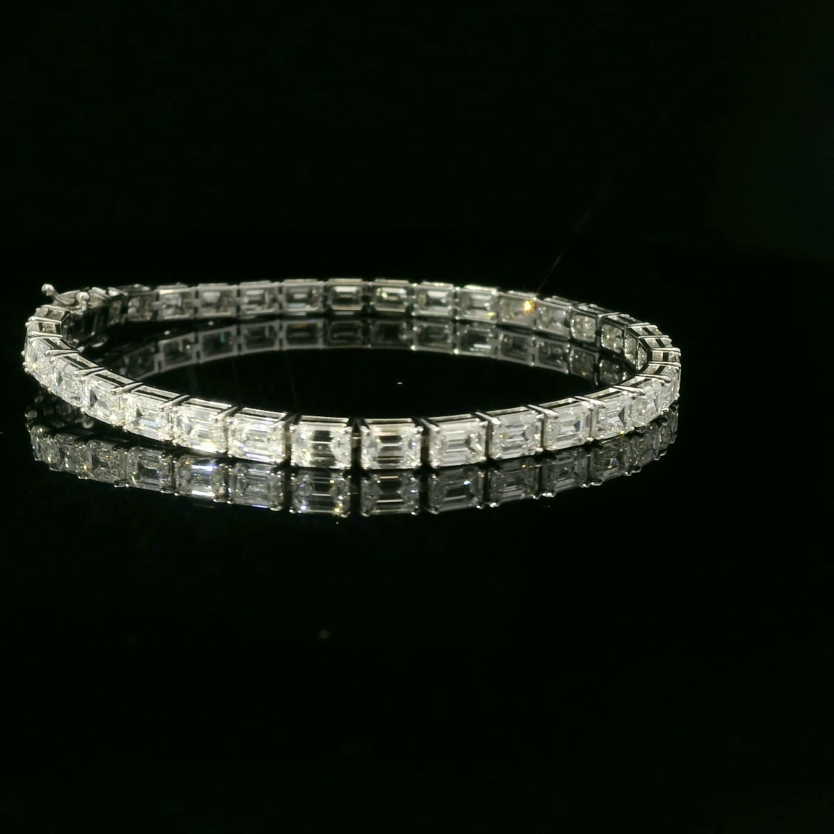 Emerald 0.30ct Each - 31,000$ HKD