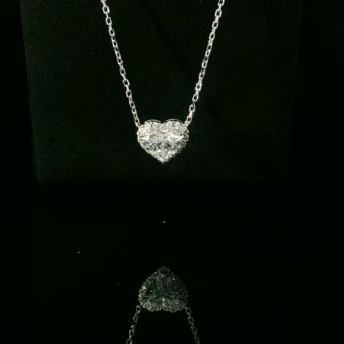 Heart Halo 1.08ct - 8,500$ HKD