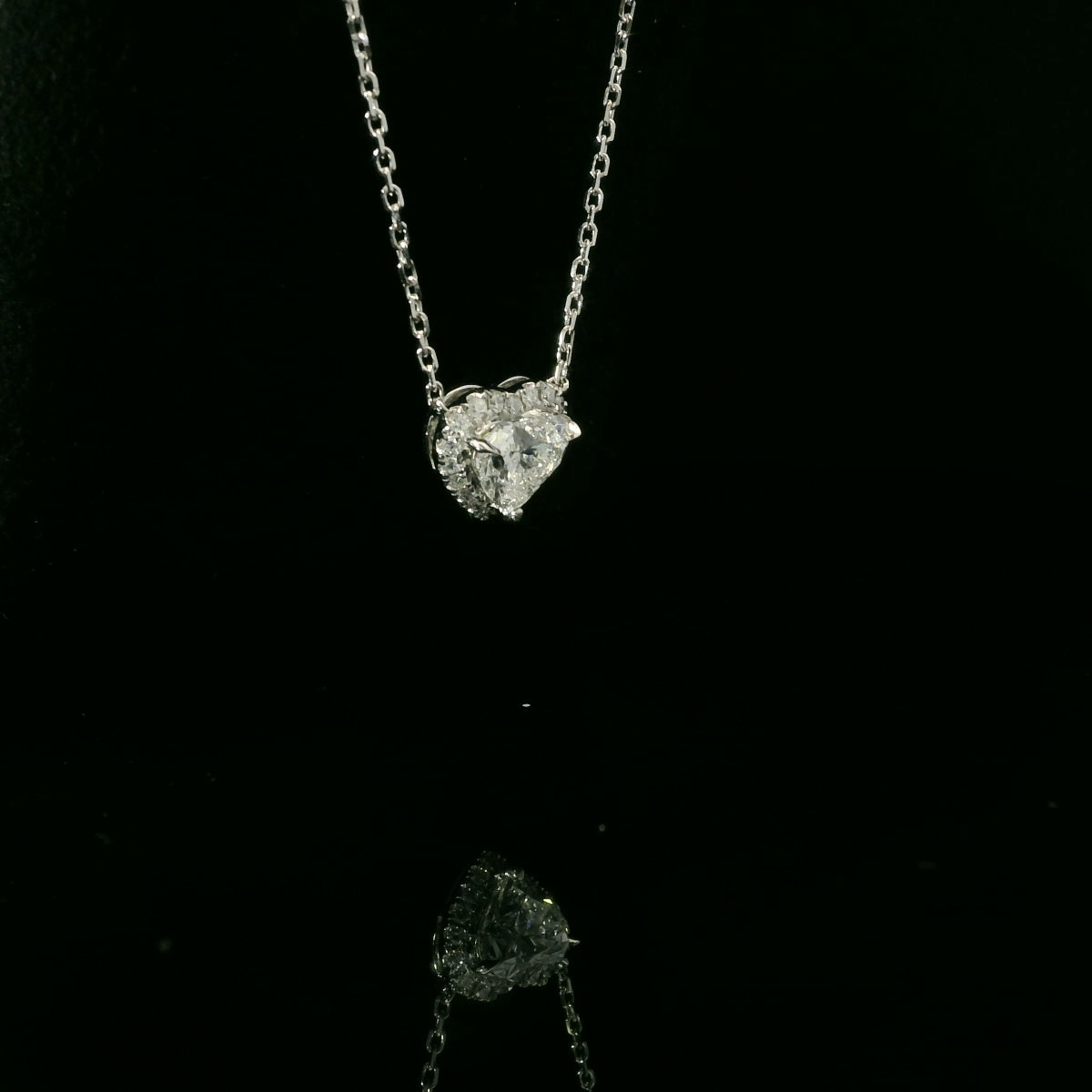 Heart Halo 1.08ct - 8,500$ HKD