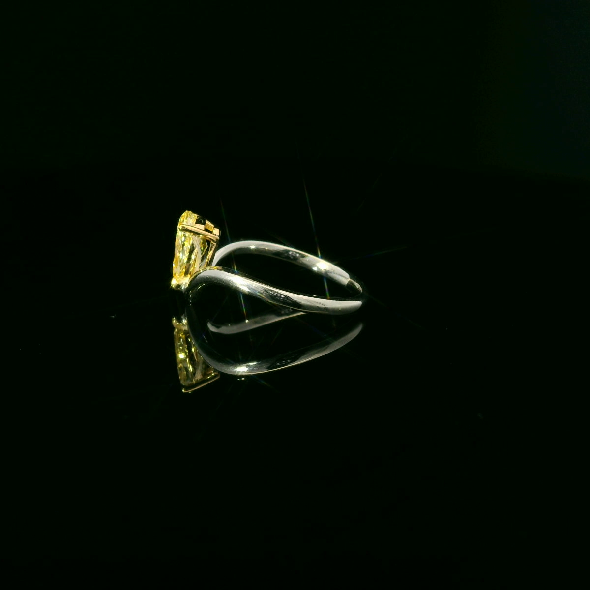 IGI Pear Fancy Vivid Yellow VVS2 1.13ct  - 9,500$ HKD