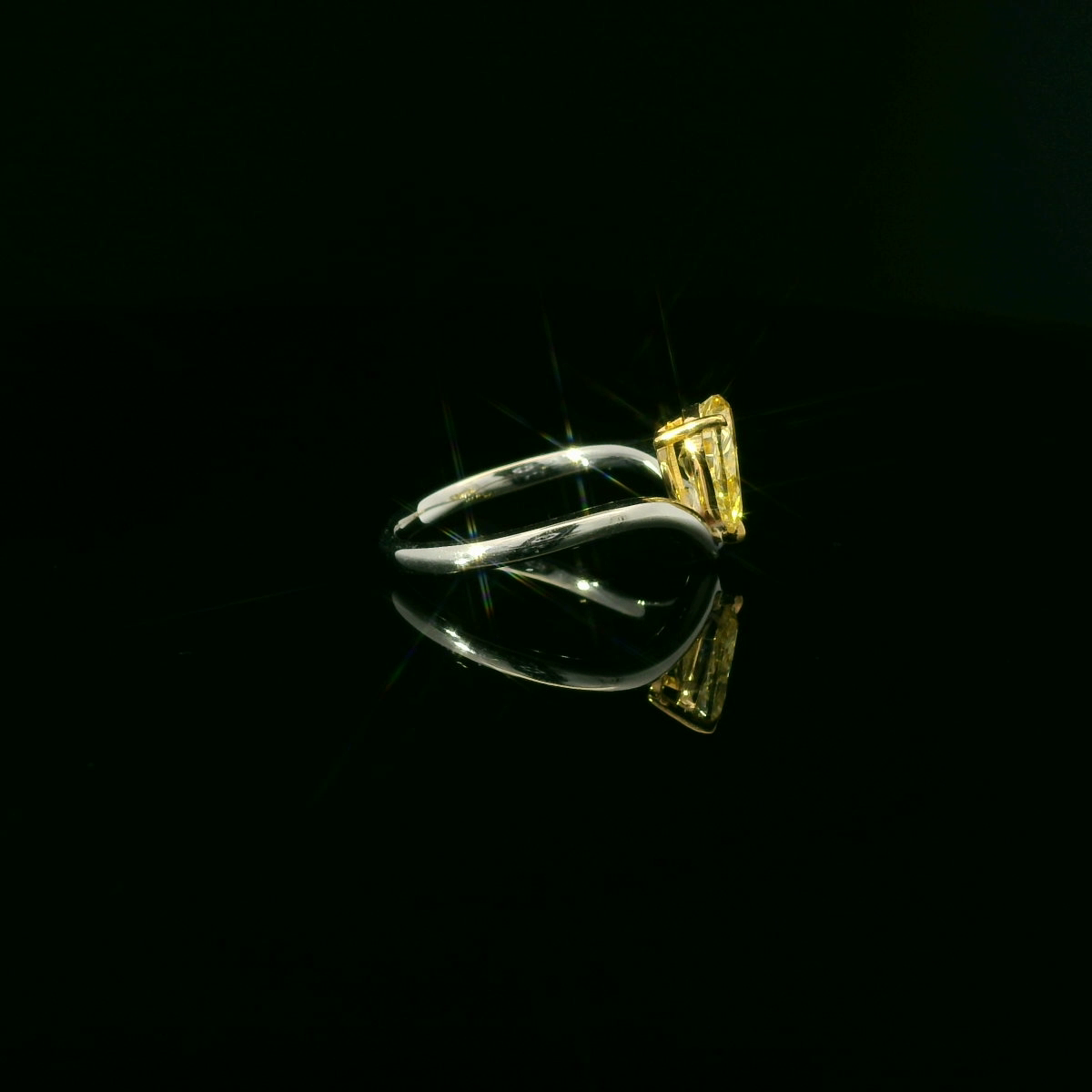IGI Pear Fancy Vivid Yellow VVS2 1.13ct  - 9,500$ HKD