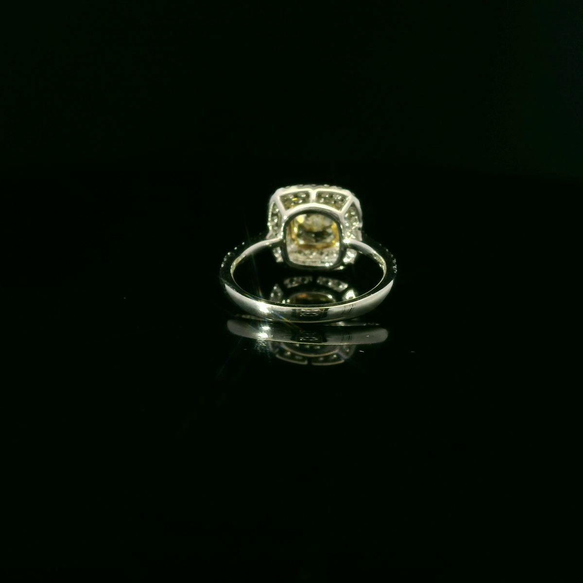 IGI Cushion Fancy Intense Yellow VVS2 1.73ct - 11,900$ HKD