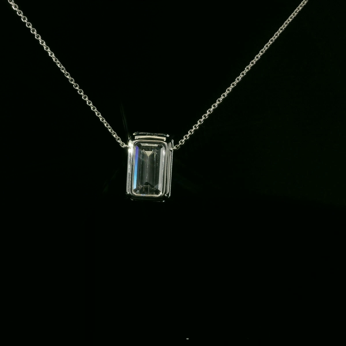 IGI Emerald 5.51ct D VVS1 Pendant 18k W/G