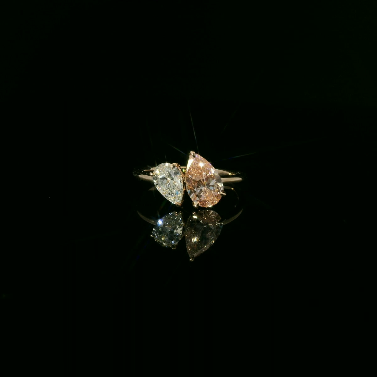 IGI PE 0.98ct FANCY INTENSE PINK , PE 0.56ct D VVS1