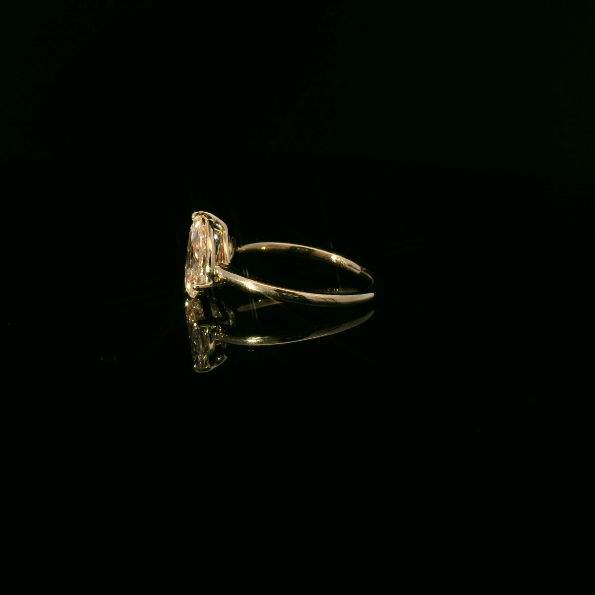 IGI PE 0.98ct FANCY INTENSE PINK , PE 0.56ct D VVS1
