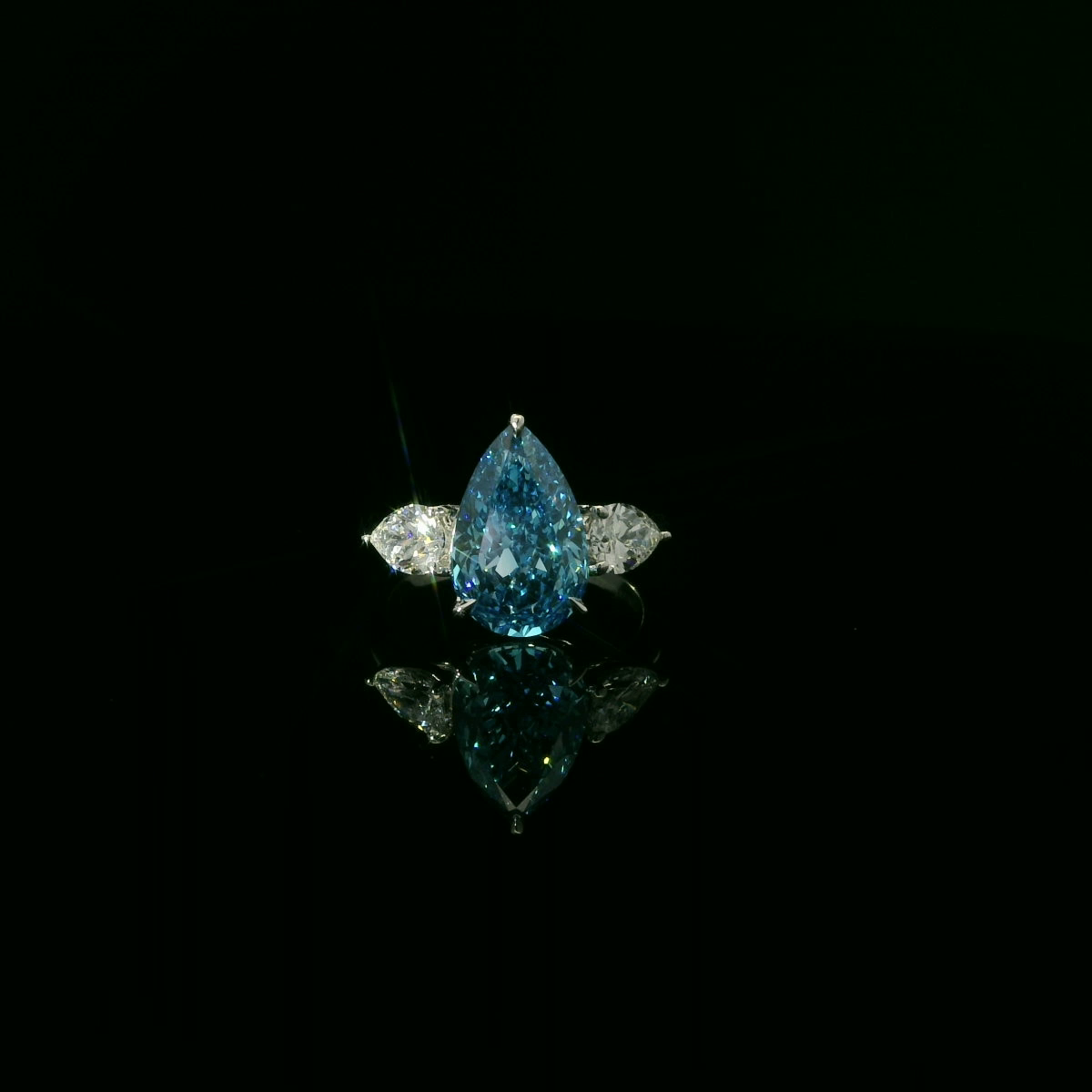 IGI Pear 3.14ct Fancy Vivid Blue Vs2