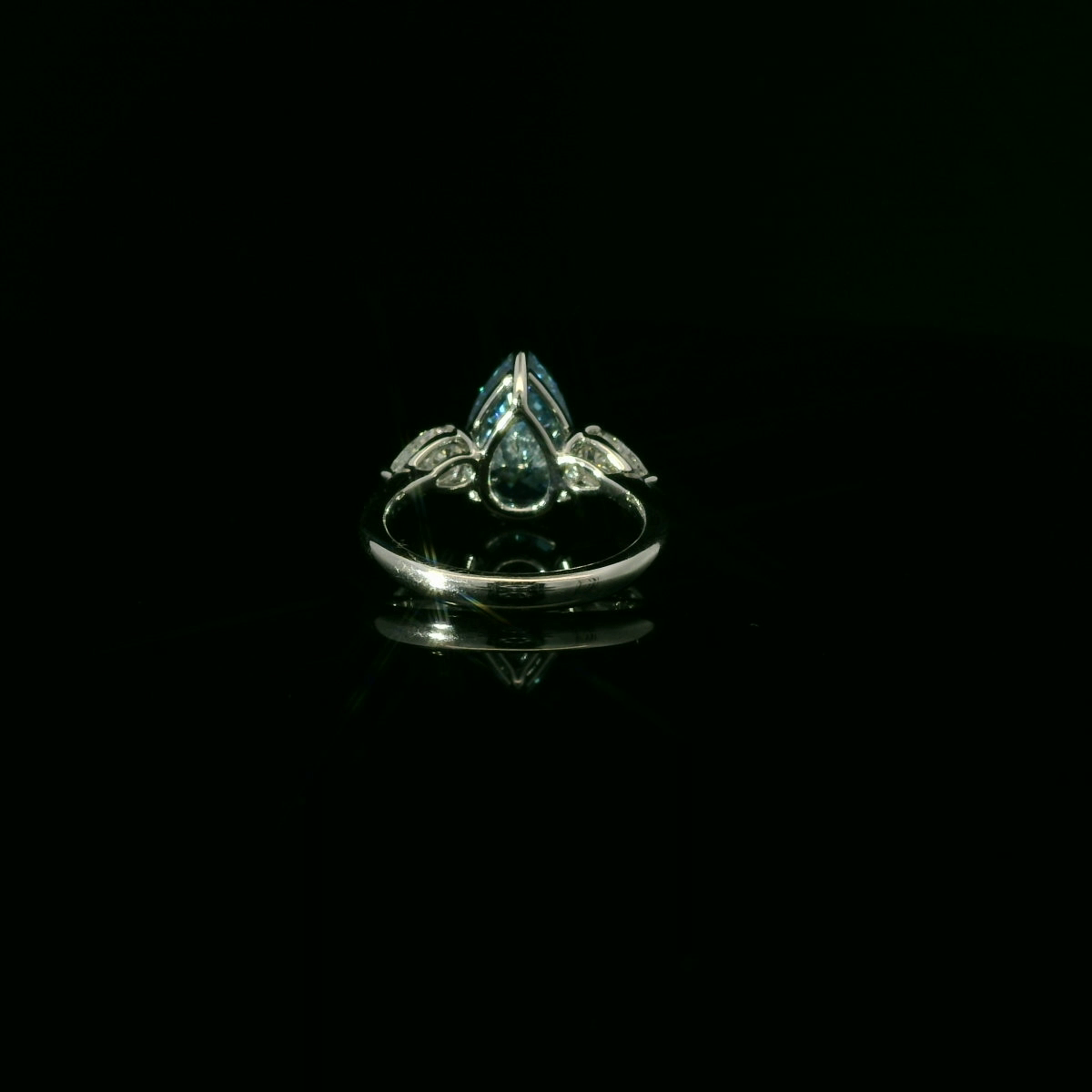 IGI Pear 3.14ct Fancy Vivid Blue Vs2