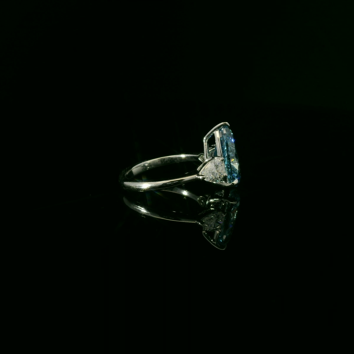 IGI Pear 3.14ct Fancy Vivid Blue Vs2