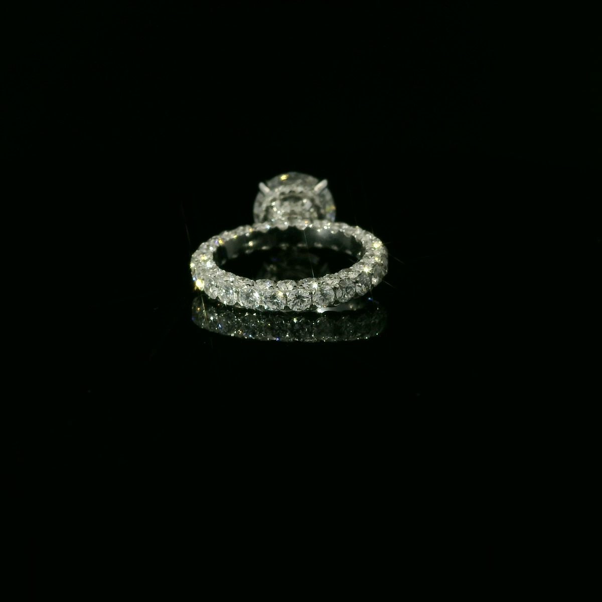 IGI RD 3ct D VVS2 18K Full Diamond Band 18k W/G